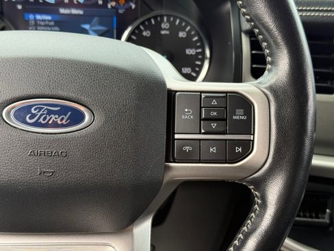 Used 2022 Ford Expedition XLT image 34