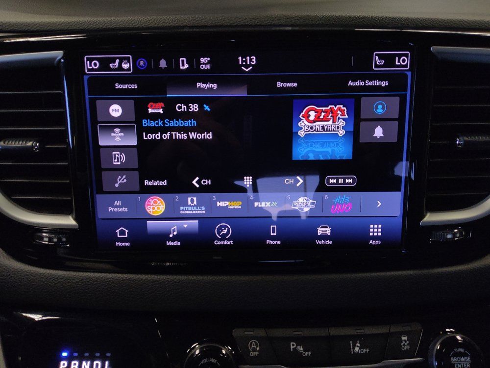 Used 2024 Chrysler Pacifica Touring-L FWD image 25