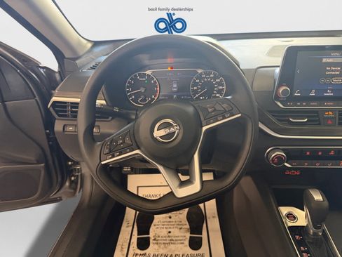 Used 2025 Nissan Altima 2.5 SV image 12