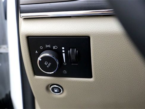 Used 2019 Jeep Grand Cherokee Limited image 19