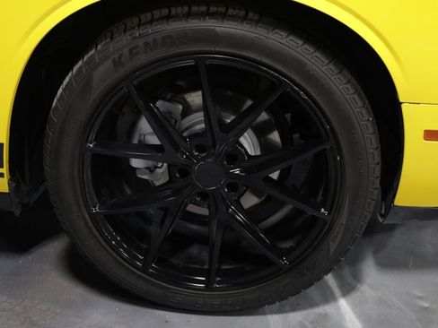 Used 2017 Dodge Challenger SXT RWD image 31