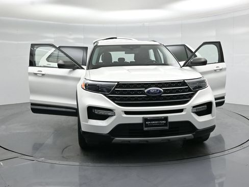 Certified 2023 Ford Explorer XLT w/ Equipment Group 202A RWD image 33