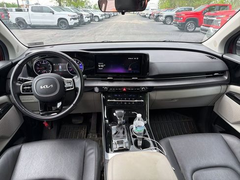 Used 2024 Kia Carnival EX FWD image 5
