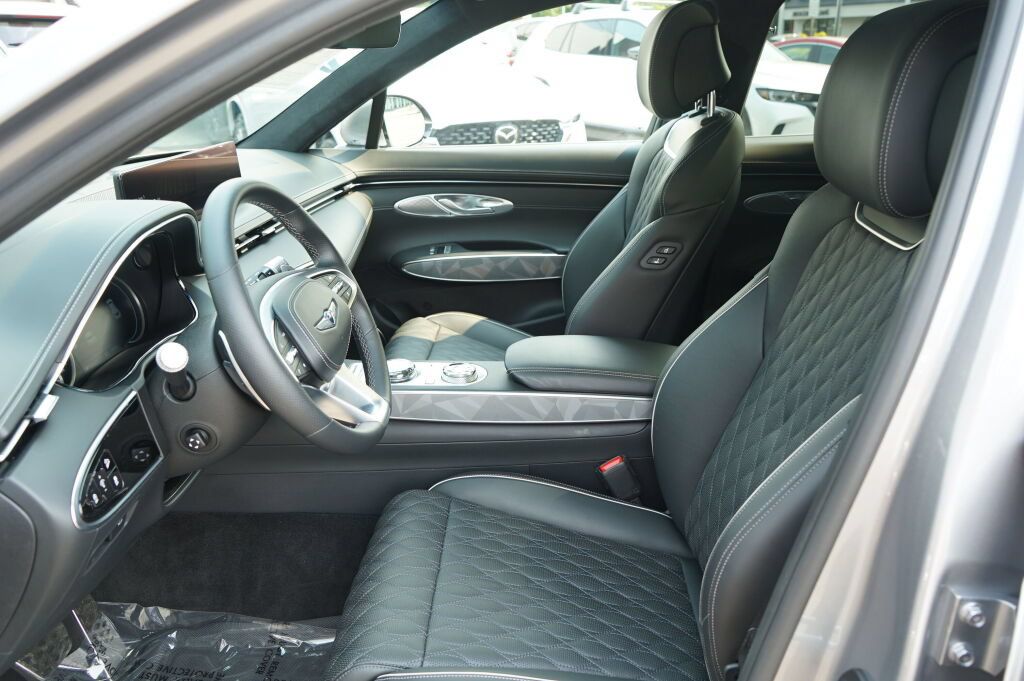 Used 2024 Genesis GV70 3.5T Sport w/ Sport Advanced Package AWD/4WD image 15