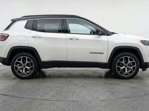 Used 2025 Jeep Compass Limited AWD/4WD image 11