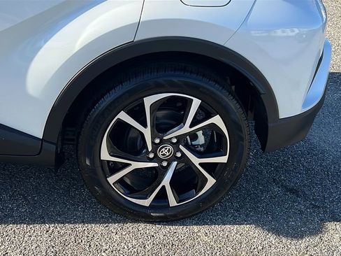 Used 2020 Toyota C-HR XLE image 9