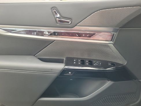 New 2025 BMW 750e xDrive image 21