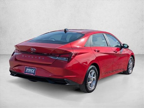 Certified 2021 Hyundai Elantra SE FWD image 5