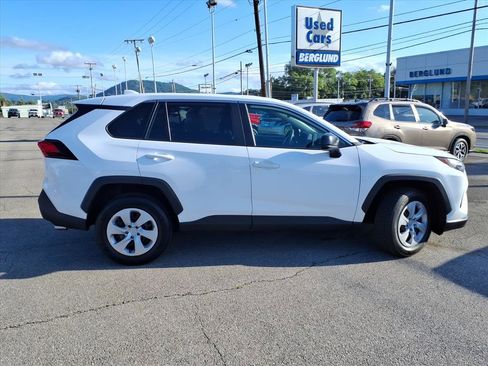 Used 2024 Toyota RAV4 LE AWD/4WD image 3