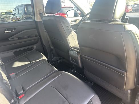 Used 2022 Nissan Pathfinder SL image 27