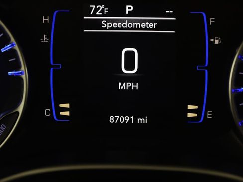 Used 2018 Chrysler Pacifica Touring-L FWD image 34