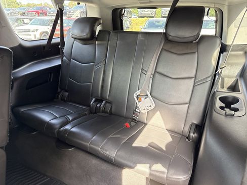 Used 2019 Cadillac Escalade ESV Luxury image 16