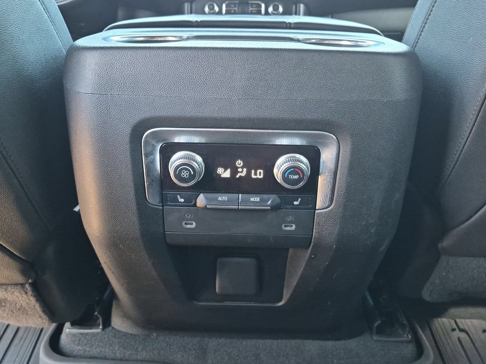 Used 2023 GMC Yukon AT4 w/ Technology Package AWD/4WD image 27