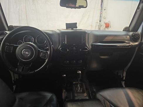 Used 2014 Jeep Wrangler Unlimited Sahara image 13