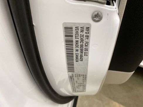 Used 2024 Chrysler Pacifica Touring-L FWD image 30