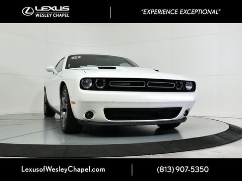 Used 2015 Dodge Challenger SXT Plus image 1