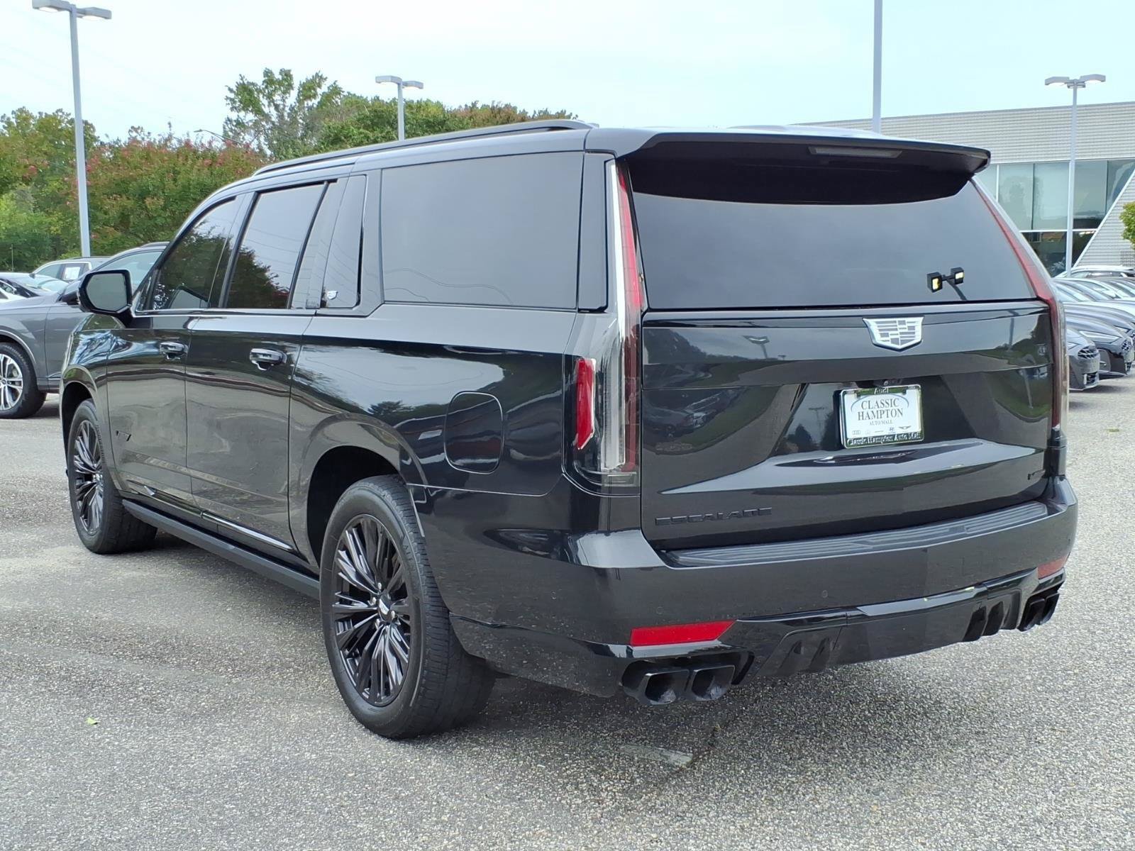 Used 2024 Cadillac Escalade ESV V w/ LPO, ONYX Package AWD/4WD image 10