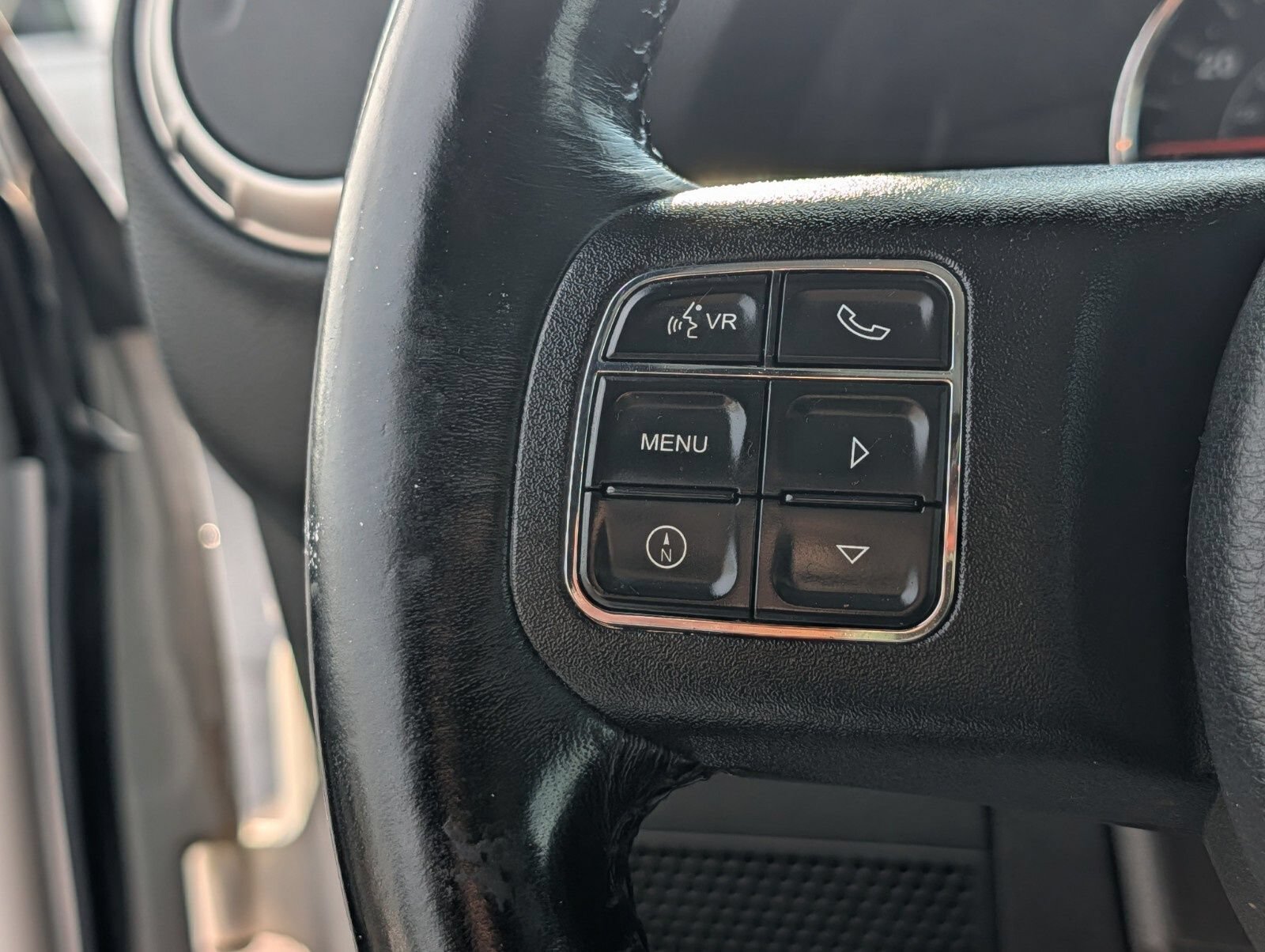 Used 2018 Jeep Wrangler Sahara w/ Connectivity Group AWD/4WD image 28