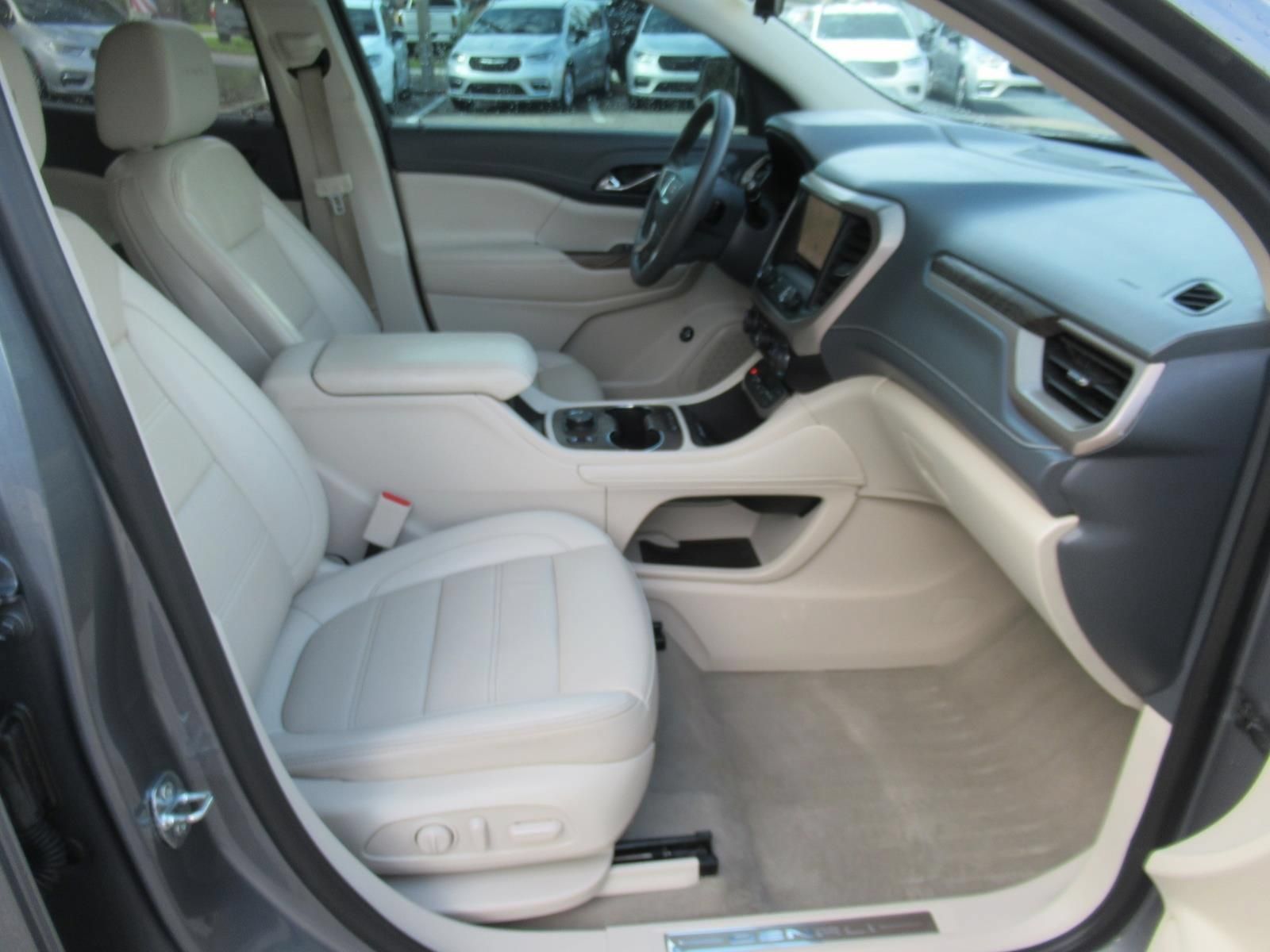 Used 2021 GMC Acadia Denali w/ Denali Technology Package FWD image 10