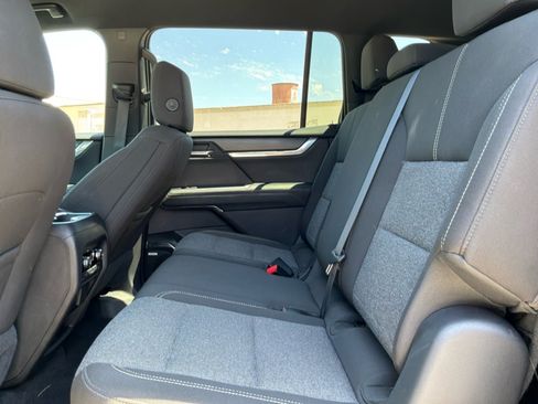 Used 2025 GMC Acadia Elevation FWD image 17