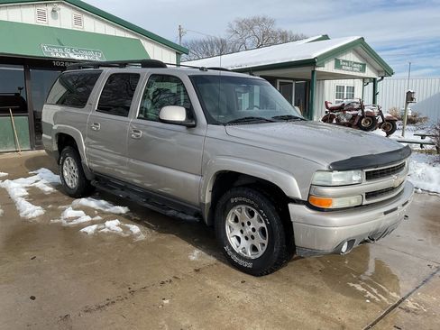Used 2005 Chevrolet Suburban Z71 w/ Preferred Equipment Group image 3