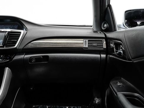 Used 2016 Honda Accord Touring image 29