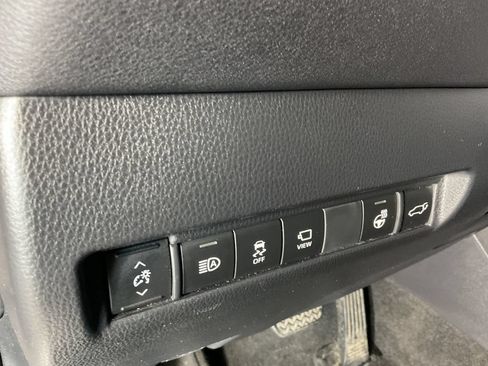 Used 2023 Toyota Venza Limited AWD/4WD image 17