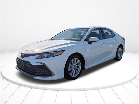 Used 2023 Toyota Camry LE image 7
