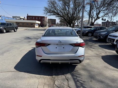 Used 2020 Nissan Sentra SV image 5