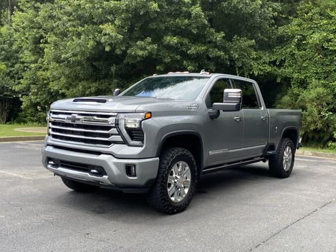 Used 2024 Chevrolet Silverado 2500 High Country w/ Technology Package AWD/4WD image 5
