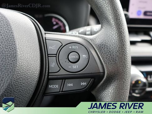 Used 2024 Toyota RAV4 XLE FWD image 27