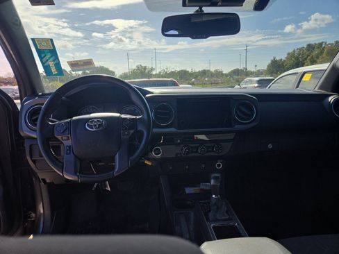 Used 2017 Toyota Tacoma TRD Sport image 6