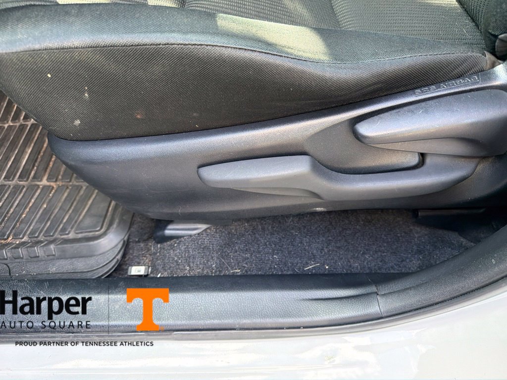 Used 2015 Toyota RAV4 LE FWD image 16