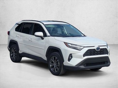 Used 2022 Toyota RAV4 XLE Premium AWD/4WD image 3