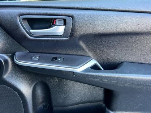 Certified 2017 Toyota Camry SE FWD image 17
