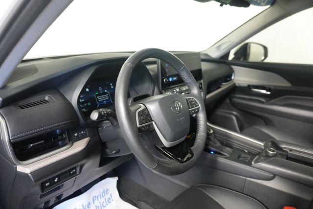 Used 2024 Toyota Grand Highlander AWD image 22