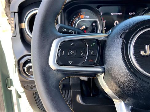 Used 2024 Jeep Wrangler Unlimited Sahara w/ Technology Group AWD/4WD image 23