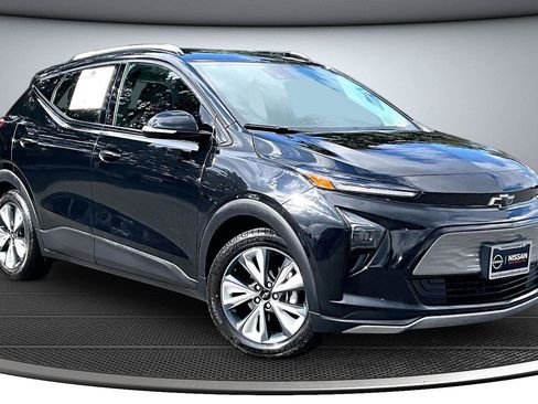 Used 2023 Chevrolet Bolt EUV LT w/ Convenience Package FWD image 1