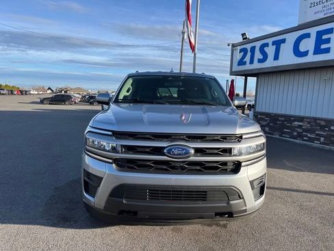 Used 2023 Ford Expedition Max XLT image 3