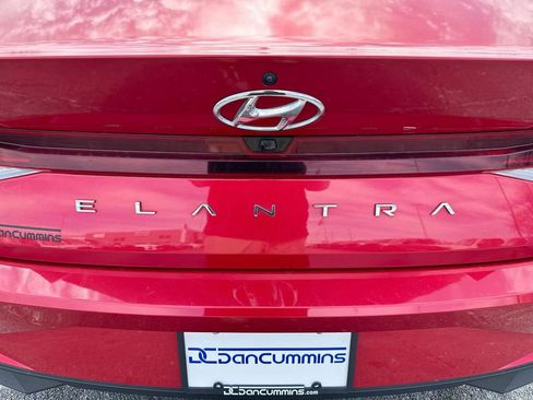 Used 2021 Hyundai Elantra SEL FWD image 25