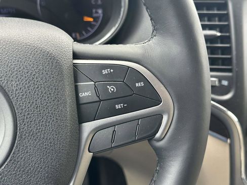 Used 2018 Jeep Grand Cherokee Limited image 24