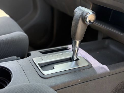 Used 2009 Nissan Frontier SE w/ Power Pkg image 13