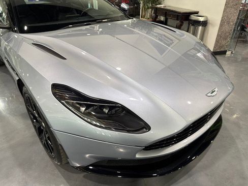 Used 2019 Aston Martin DB11 Coupe image 31