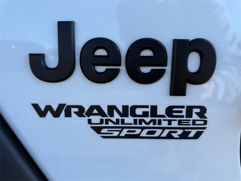 Used 2021 Jeep Wrangler Unlimited Sport image 17