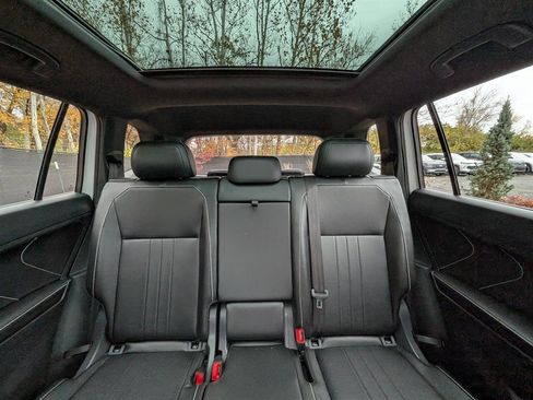 Certified 2024 Volkswagen Tiguan SE R-Line image 16