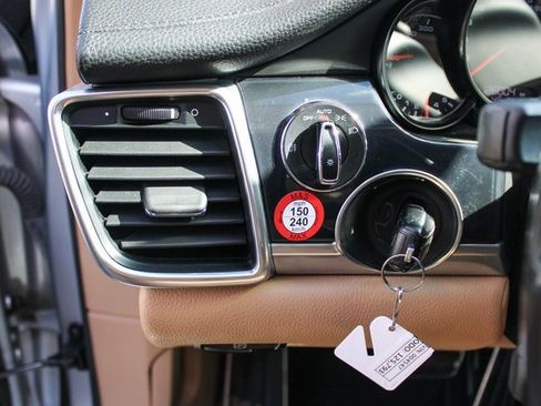 Used 2015 Porsche Panamera 4 image 16