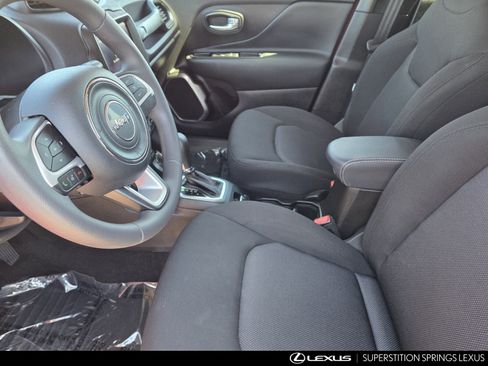 Used 2023 Jeep Renegade Latitude AWD/4WD image 13