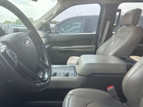 Used 2019 Ford Expedition Limited w/ Equipment Group 301A AWD/4WD image 32