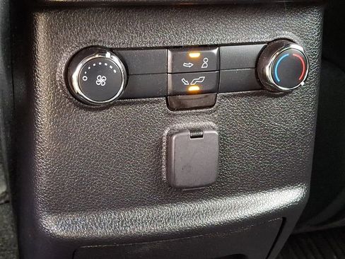 Used 2018 Ford Explorer XLT w/ Equipment Group 202A image 12