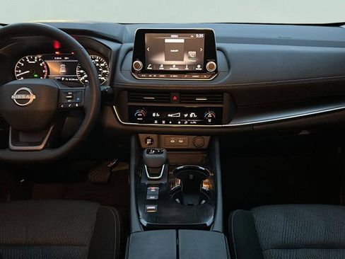 Certified 2025 Nissan Rogue SV image 17